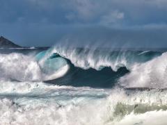 Crashing waves - Peter Sambell