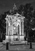 Drinking fountain at night - Judith Bennett